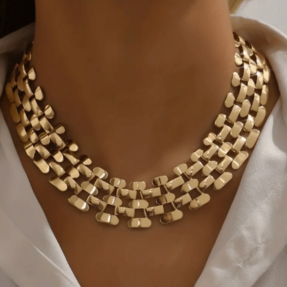 Luxe Gold tone Chunky Statement Chain Necklace